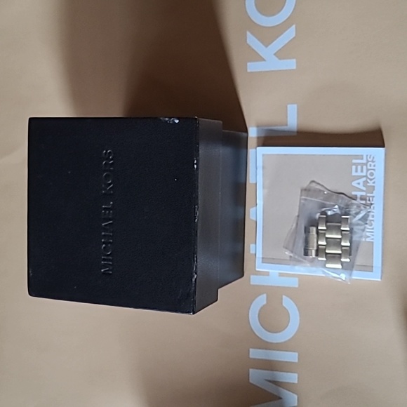 Michael Kors chronograph gold watch - Picture 7 of 7